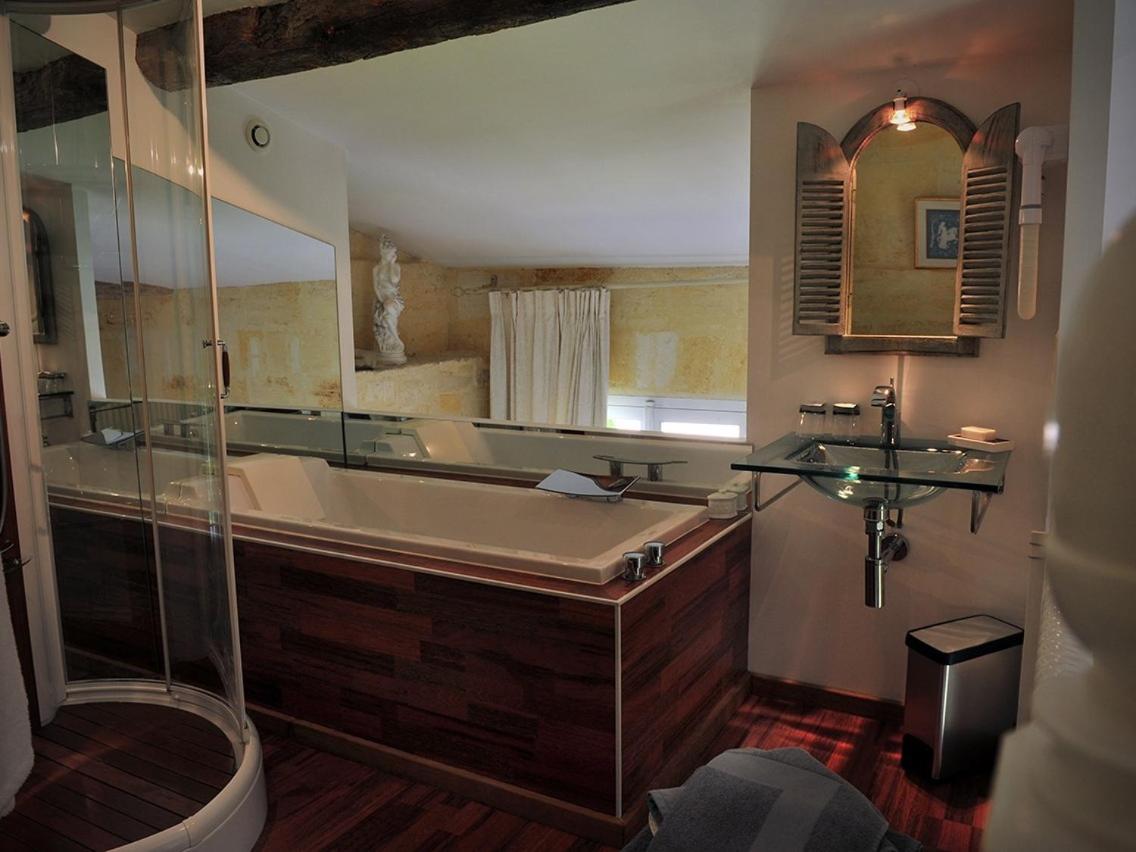 Petit Garros Hotel Fronsac  Buitenkant foto